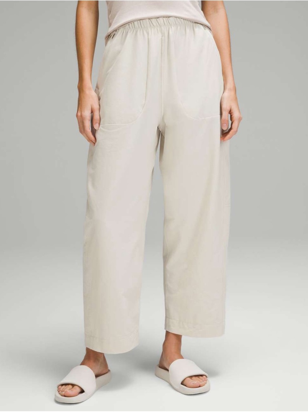 • Lululemon • Lightweight Mid-Rise Barrel-Leg Cropped Pant in Bone